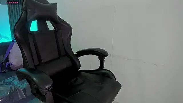 Snapshot of ShaunaDream chatting on March 1, 4:58 am ShaunaDream online show from March 1, 4:58 am