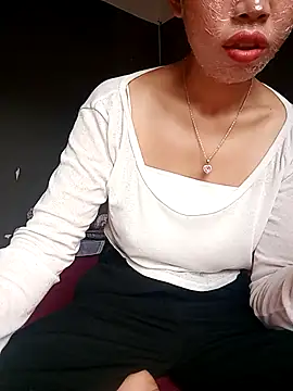 Snapshot of sulove_xx chatting on April 19, 1:49 am sulove xx online show from April 19, 1:49 am