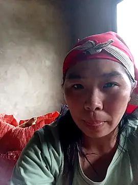 Snapshot of quynhkoolbae chatting on October 13, 9:42 am quynhkoolbae online show from October 13, 9:42 am