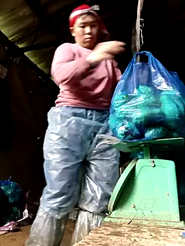 Snapshot of quynhkoolbae chatting on November 8, 2:23 am quynhkoolbae online show from November 8, 2:23 am