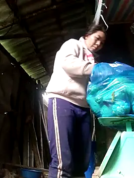 Snapshot of quynhkoolbae chatting on November 13, 1:48 am quynhkoolbae online show from November 13, 1:48 am