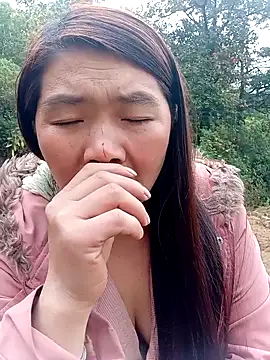 Snapshot of quynhkoolbae chatting on December 5, 1:25 am quynhkoolbae online show from December 5, 1:25 am