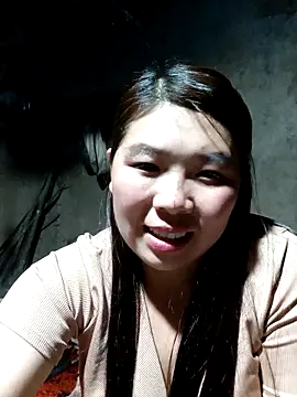 Snapshot of quynhkoolbae chatting on December 5, 1:31 pm quynhkoolbae online show from December 5, 1:31 pm