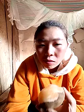 Snapshot of quynhkoolbae chatting on December 20, 1:23 am quynhkoolbae online show from December 20, 1:23 am