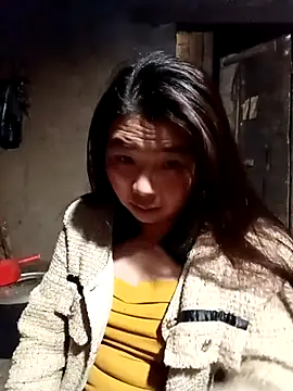 Snapshot of quynhkoolbae chatting on February 11, 12:32 pm quynhkoolbae online show from February 11, 12:32 pm