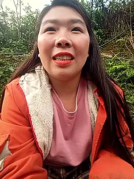 Snapshot of quynhkoolbae chatting on March 1, 2:13 am quynhkoolbae online show from March 1, 2:13 am