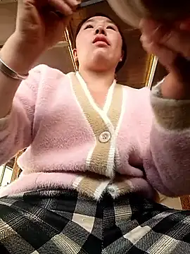 Snapshot of quynhkoolbae chatting on March 2, 7:09 am quynhkoolbae online show from March 2, 7:09 am