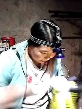 Snapshot of quynhkoolbae chatting on March 13, 2:29 am quynhkoolbae online show from March 13, 2:29 am