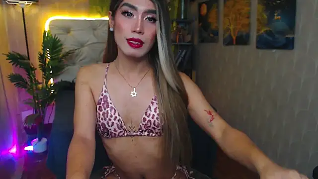 Snapshot of QueenKim_Fuckerxx chatting on September 12, 8:20 pm QueenKim Fuckerxx online show from September 12, 8:20 pm