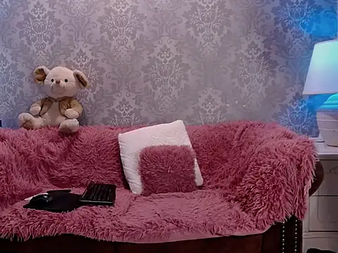 Snapshot of Ella_Raven chatting on April 3, 5:16 am Ella Raven online show from April 3, 5:16 am