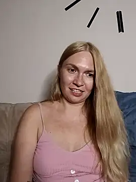 Snapshot of KisaVixen chatting on July 18, 9:40 pm KisaVixen online show from July 18, 9:40 pm