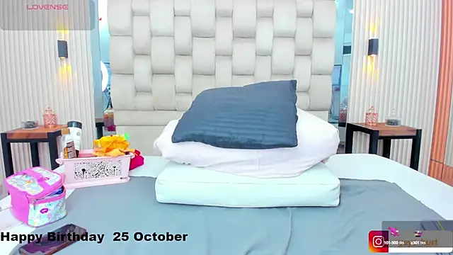 nahomye teylor online show from October 8, 3:04 am