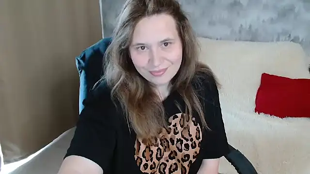 Snapshot of AdelinaLawson chatting on June 6, 5:45 am AdelinaLawson online show from June 6, 5:45 am