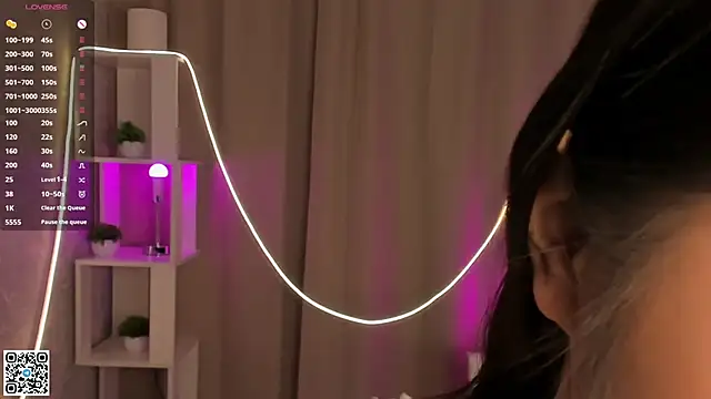 AlberthaEscue online show from November 17, 4:18 am