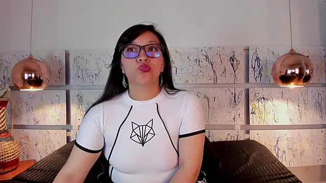 Skye bluee  online show from September 12, 3:28 am