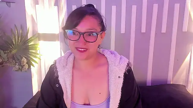 Skye bluee  online show from September 20, 3:07 am