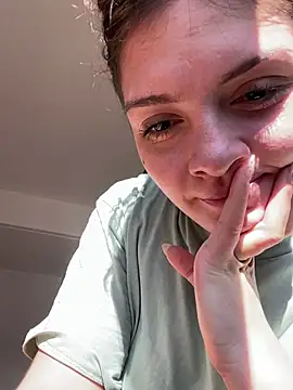 Danielaeliana online show from May 23, 5:28 pm