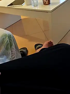 Snapshot of t-dog26 chatting on December 17, 4:18 am t-dog26 online show from December 17, 4:18 am