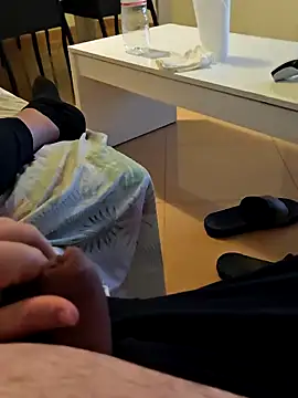 Snapshot of t-dog26 chatting on December 19, 2:40 am t-dog26 online show from December 19, 2:40 am