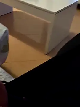 Snapshot of t-dog26 chatting on February 17, 6:43 am t-dog26 online show from February 17, 6:43 am