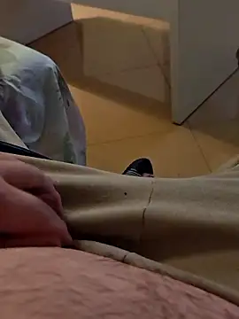 Snapshot of t-dog26 chatting on February 21, 5:41 am t-dog26 online show from February 21, 5:41 am