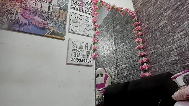 Snapshot of karoll__sex chatting on February 11, 12:43 pm karoll sex online show from February 11, 12:43 pm