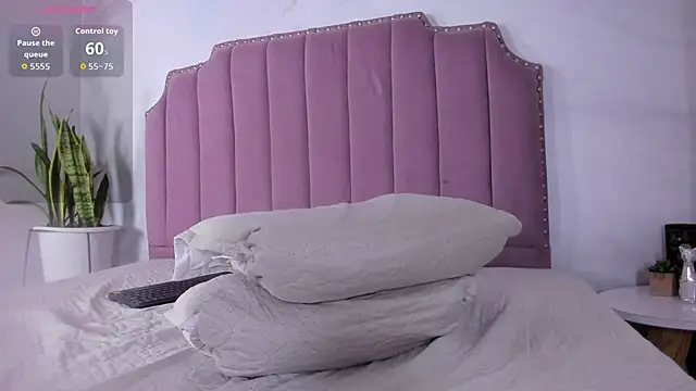 Roxy Medina online show from June 7, 4:27 am