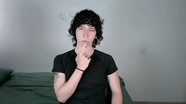 Snapshot of v3niceb1tch chatting on March 8, 6:55 pm v3niceb1tch online show from March 8, 6:55 pm