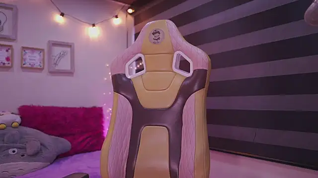 Lana Dreams  online show from November 13, 10:19 pm