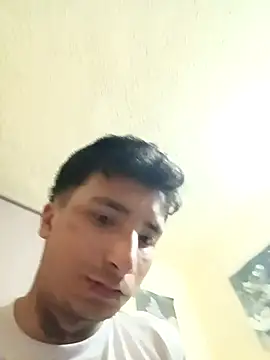 Snapshot of derek_devil24 chatting on April 16, 4:35 am derek devil24 online show from April 16, 4:35 am