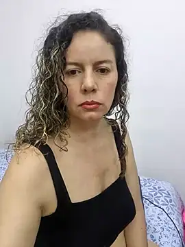 Snapshot of Nina_vallon chatting on October 6, 10:45 am Nina vallon online show from October 6, 10:45 am