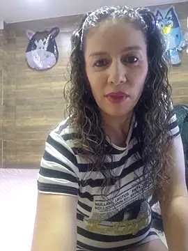 Snapshot of Nina_vallon chatting on November 14, 1:32 pm Nina vallon online show from November 14, 1:32 pm