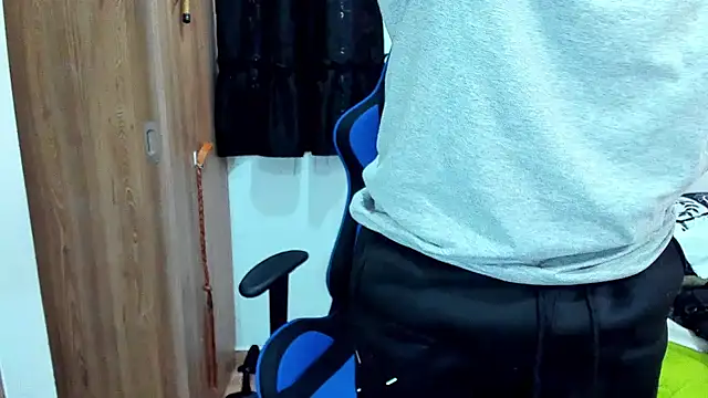 javiersexymann online show from December 4, 5:22 pm