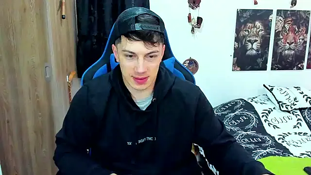 javiersexymann online show from December 4, 8:29 pm