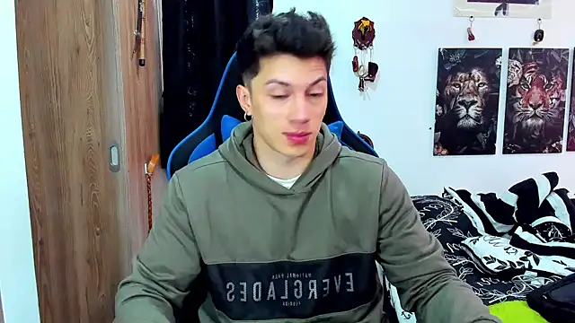 javiersexymann online show from December 9, 5:08 pm