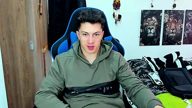 javiersexymann online show from December 9, 8:12 pm