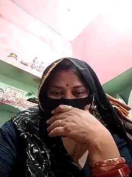 Rajnee33A online show from April 17, 3:53 am