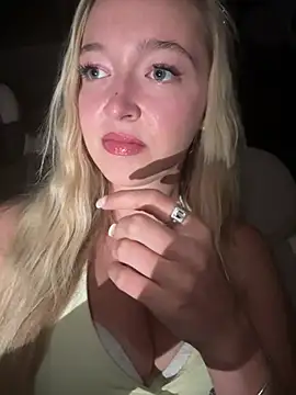 Snapshot of emilypeperoni chatting on June 26, 9:08 pm emilypeperoni online show from June 26, 9:08 pm