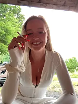 Snapshot of emilypeperoni chatting on July 5, 7:21 pm emilypeperoni online show from July 5, 7:21 pm