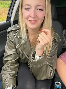 Snapshot of emilypeperoni chatting on July 20, 12:29 pm emilypeperoni online show from July 20, 12:29 pm