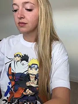 Snapshot of emilypeperoni chatting on July 21, 9:33 am emilypeperoni online show from July 21, 9:33 am