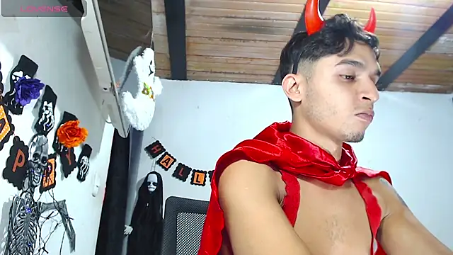 Angel latinboy online show from October 31, 10:11 pm