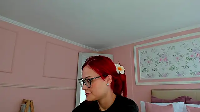mae lyra online show from April 28, 5:29 pm