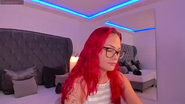 mae lyra online show from July 17, 4:34 pm