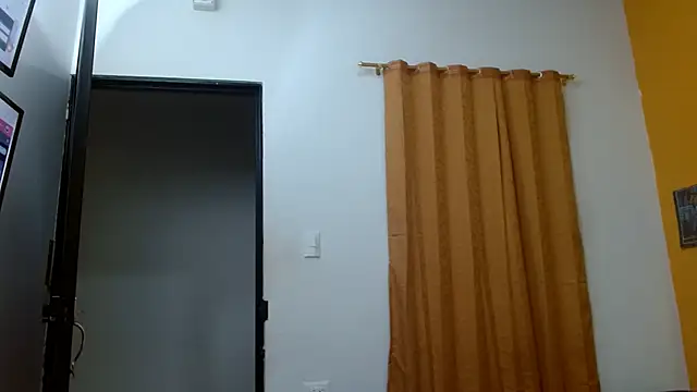 skinnyverus18 online show from September 20, 7:04 pm