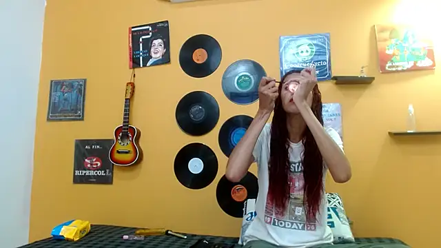 skinnyverus18 online show from September 27, 7:08 pm