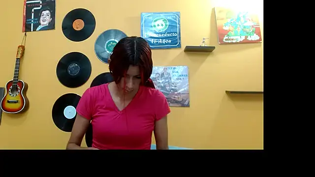 skinnyverus18 online show from October 11, 6:50 pm