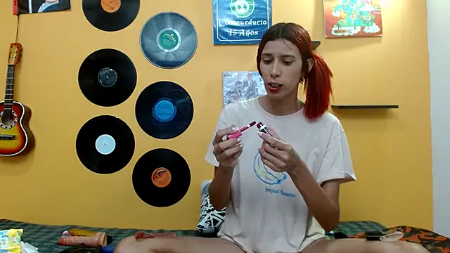 skinnyverus18 online show from October 23, 7:01 pm