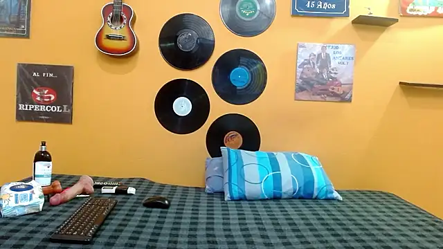 skinnyverus18 online show from February 2, 6:39 pm