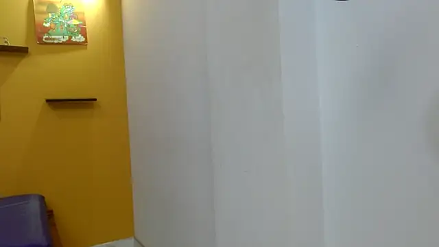 skinnyverus18 online show from February 6, 7:17 pm